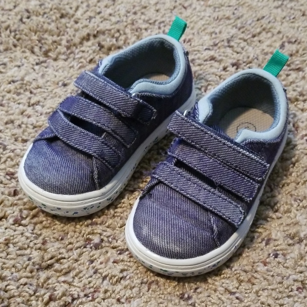 Cat and Jack boys shoes size 6